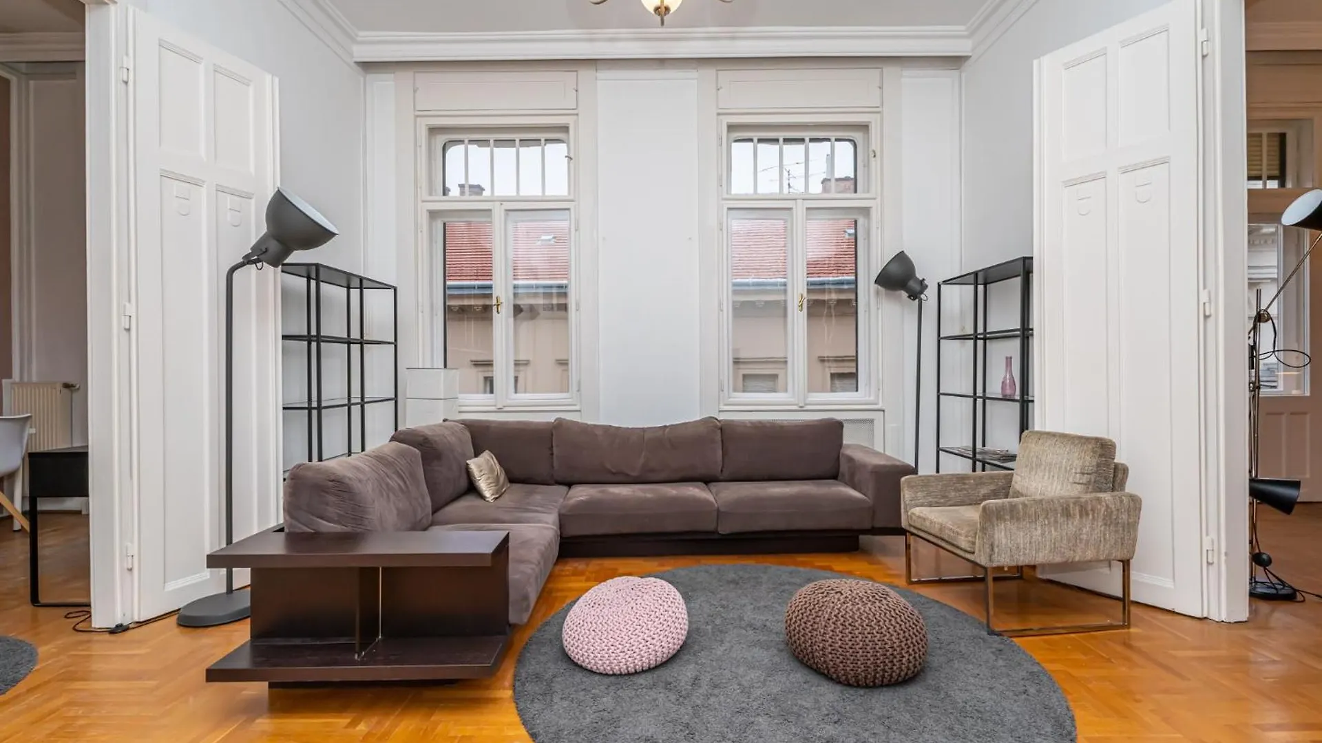 3 Bdr Heart Of Budapest Central Apartment contacts